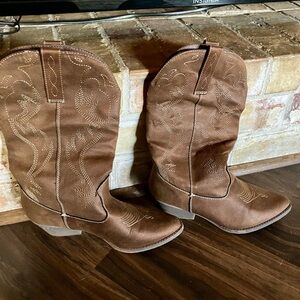 Austin Clothing Co. Vegan Suede Brown Cowboy Boots, 8.5 Medium